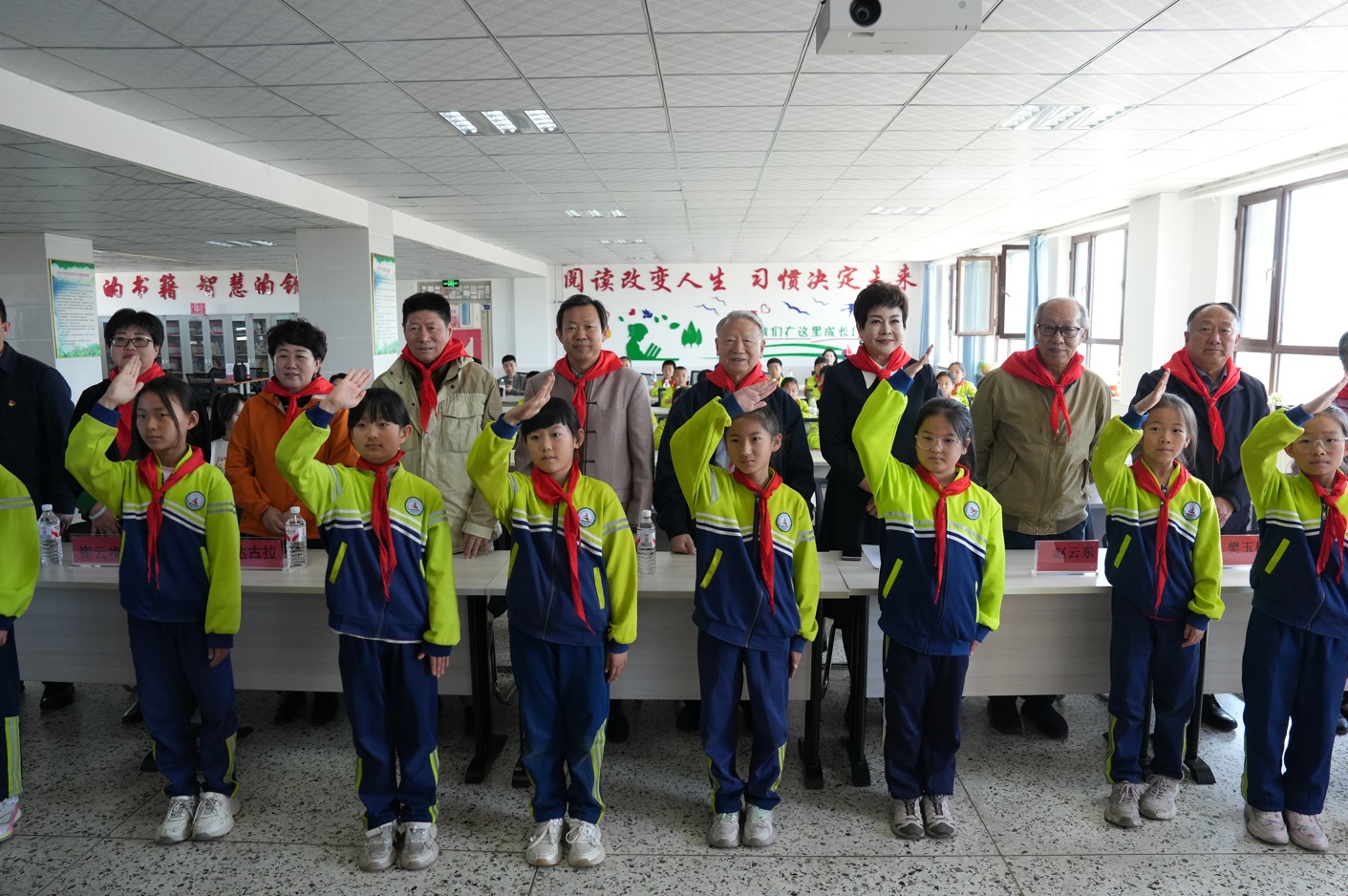 书香润北疆 爱心助成长 ——内蒙古自治区“全民阅读·书香润北疆”爱心图书室集中捐赠仪式圆满举行